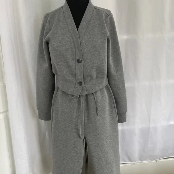 Commense Gray set. Jacket L, PTP 21, L 18, - Lounge pants S, Waist 15, Inseam 30 - Picture 3 of 16
